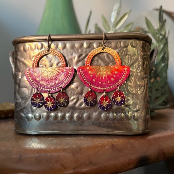 Handmade hand painted gradient sunset colored earrings - Picture 6 of 7